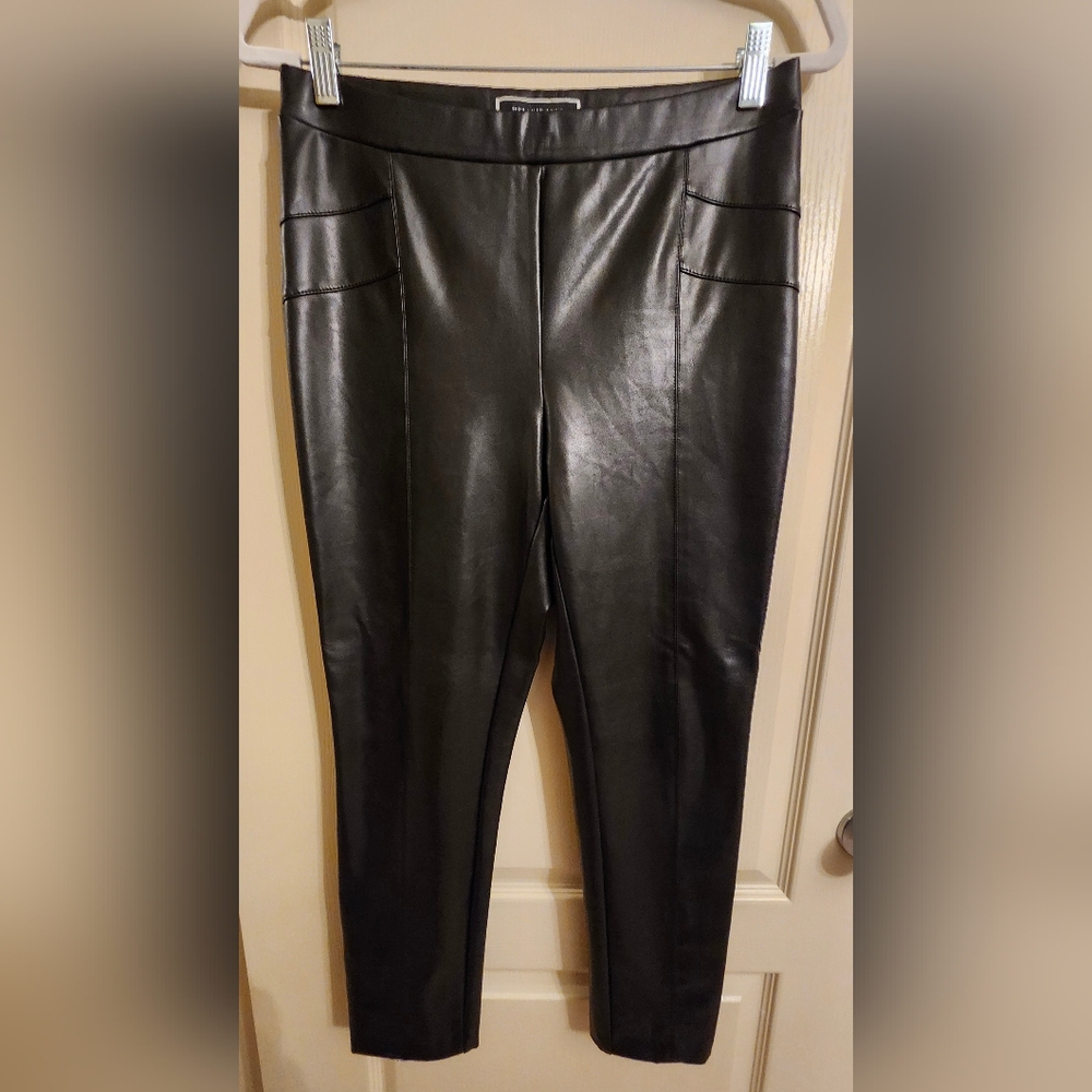 MELANIE LYNE Vegan Leather Slim Pants | Leggings. Women's Size 6. 🖤